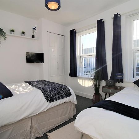 Three Bedroom Townhouse - Free Local Parking - By Property Promise 카디프 외부 사진