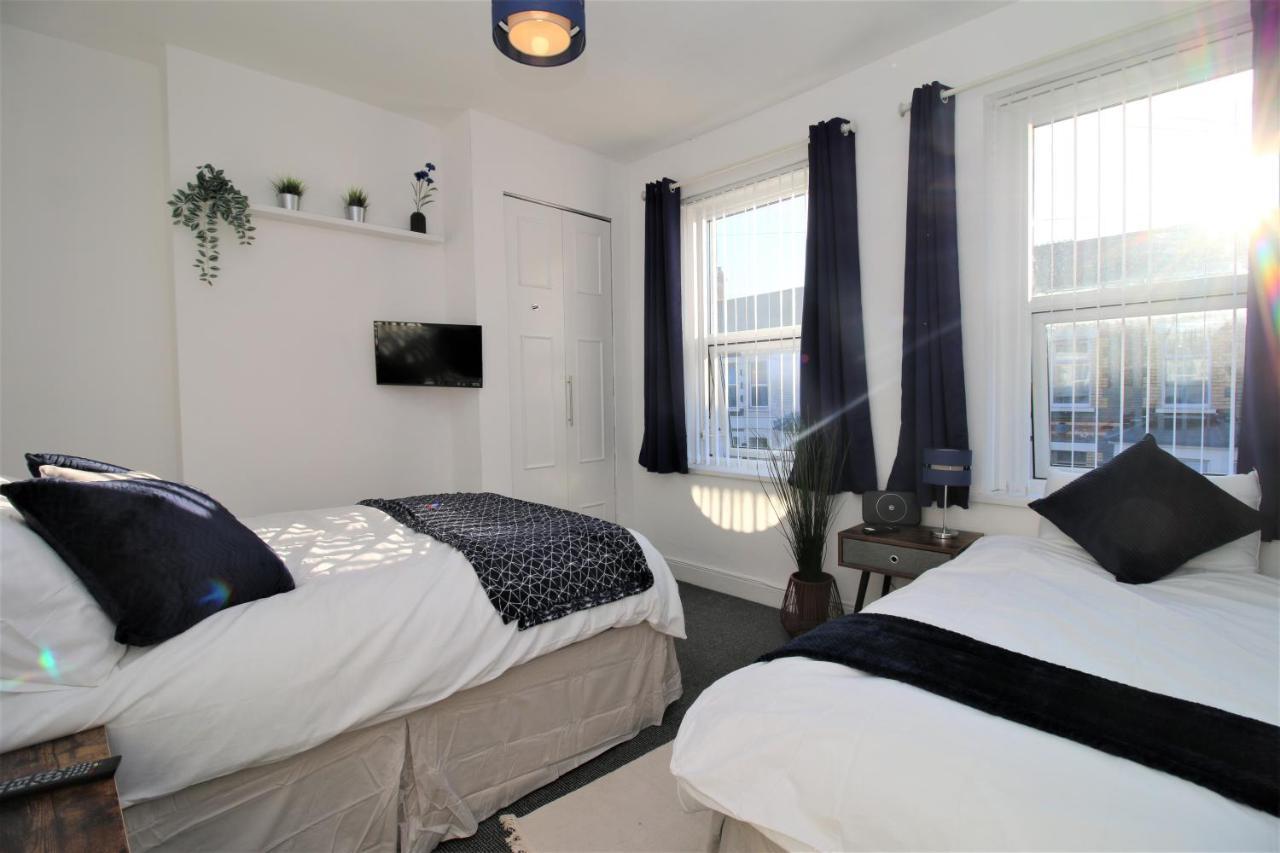 Three Bedroom Townhouse - Free Local Parking - By Property Promise 카디프 외부 사진