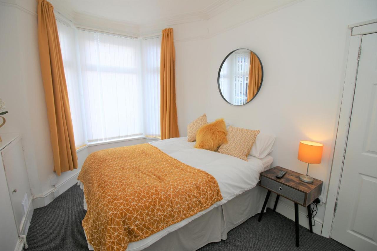 Three Bedroom Townhouse - Free Local Parking - By Property Promise 카디프 외부 사진