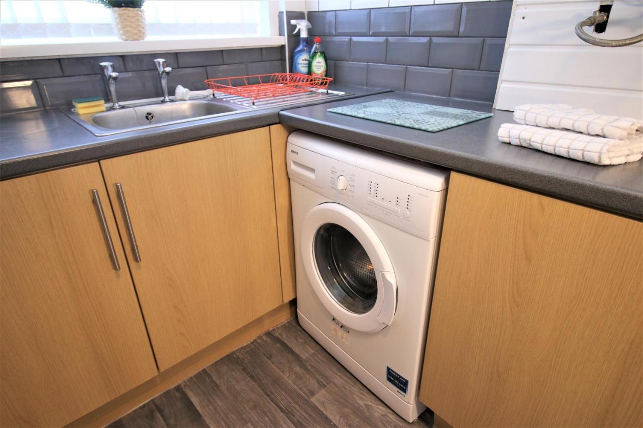 Three Bedroom Townhouse - Free Local Parking - By Property Promise 카디프 외부 사진