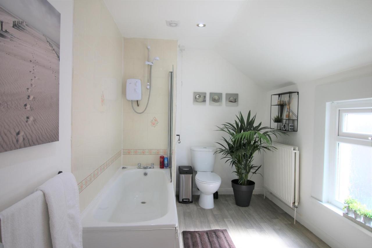 Three Bedroom Townhouse - Free Local Parking - By Property Promise 카디프 외부 사진