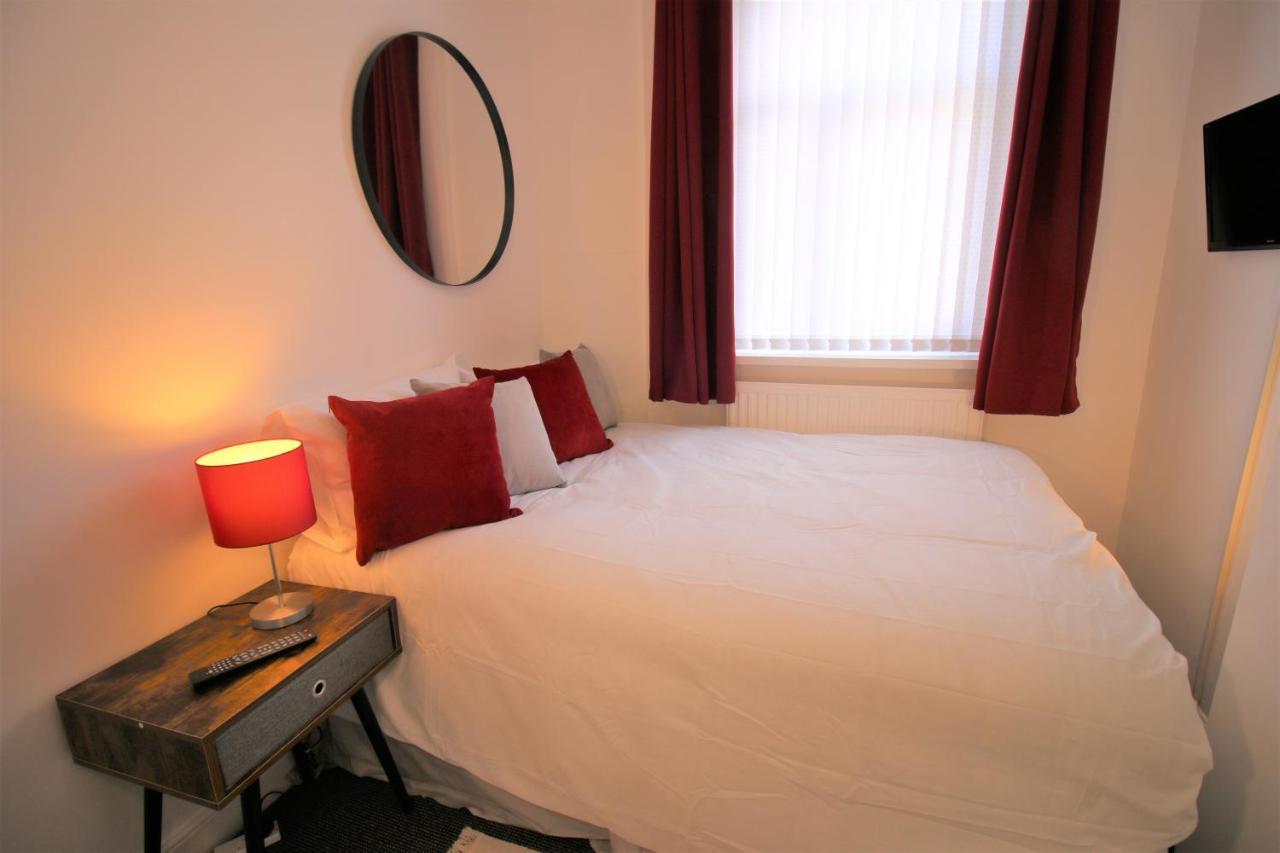 Three Bedroom Townhouse - Free Local Parking - By Property Promise 카디프 외부 사진