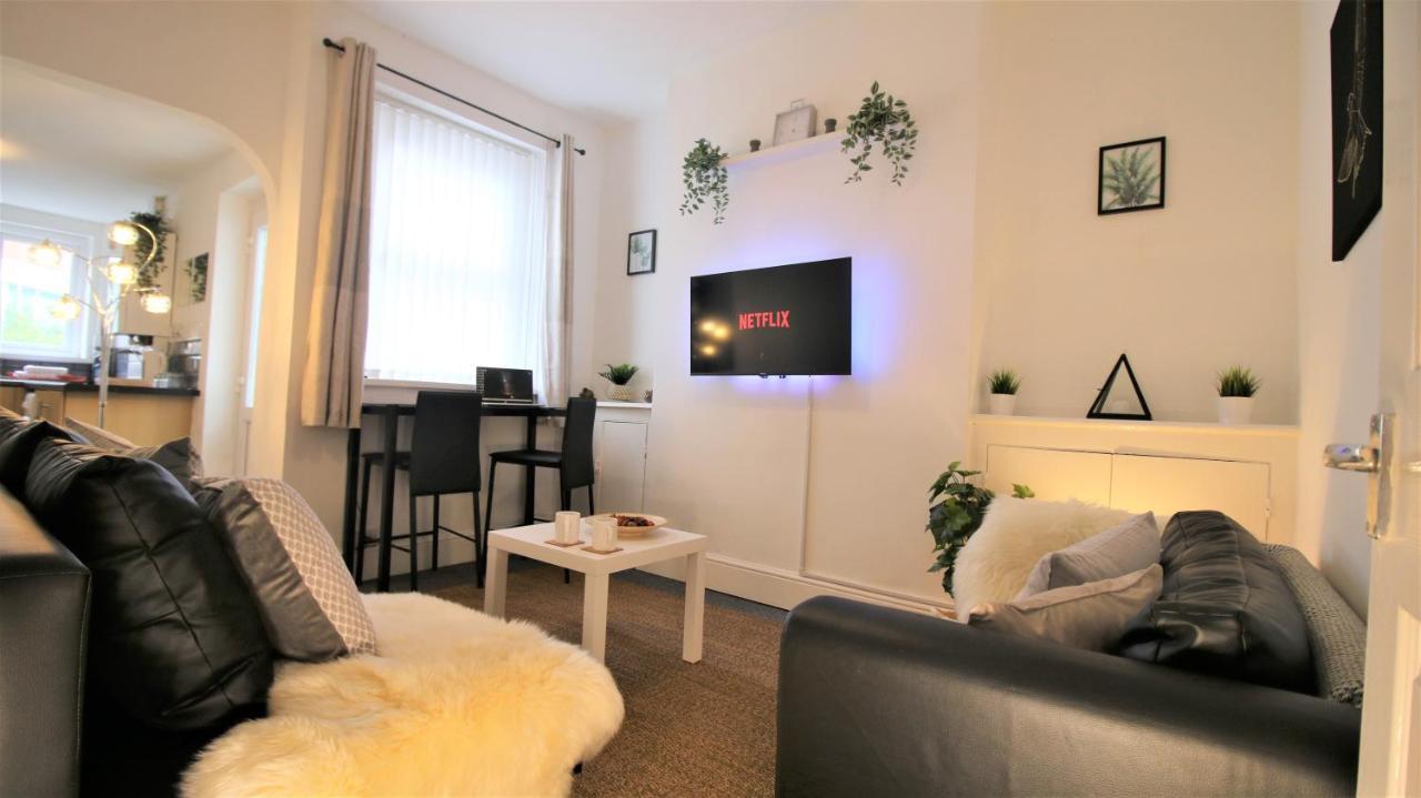 Three Bedroom Townhouse - Free Local Parking - By Property Promise 카디프 외부 사진