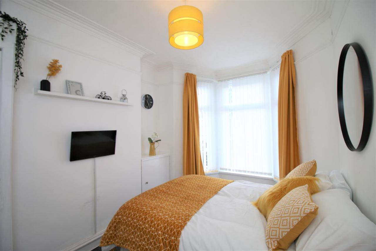 Three Bedroom Townhouse - Free Local Parking - By Property Promise 카디프 외부 사진