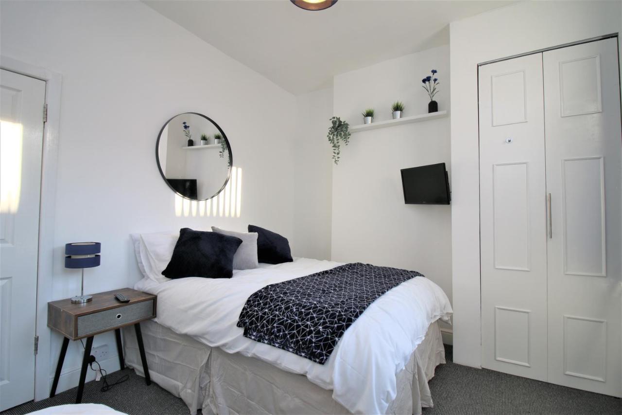 Three Bedroom Townhouse - Free Local Parking - By Property Promise 카디프 외부 사진
