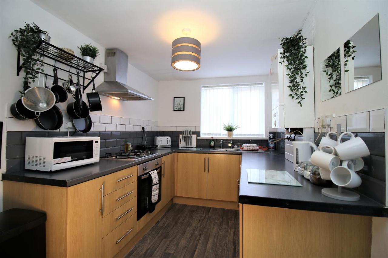 Three Bedroom Townhouse - Free Local Parking - By Property Promise 카디프 외부 사진