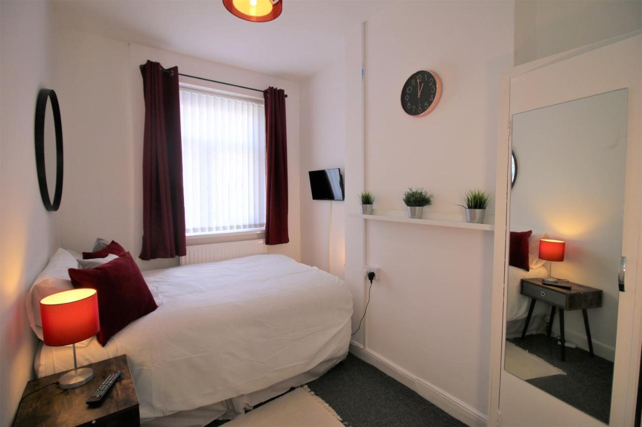 Three Bedroom Townhouse - Free Local Parking - By Property Promise 카디프 외부 사진