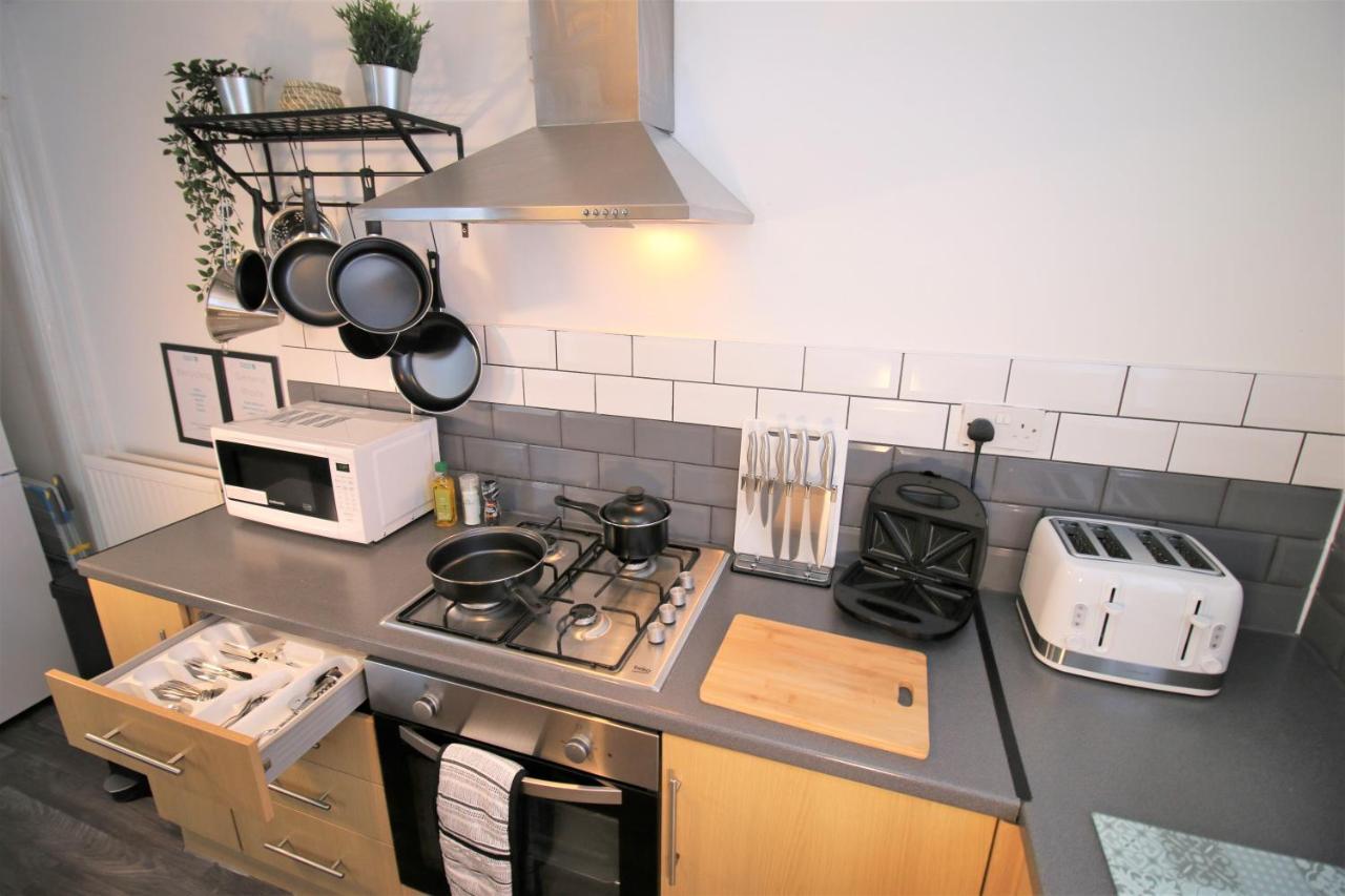 Three Bedroom Townhouse - Free Local Parking - By Property Promise 카디프 외부 사진