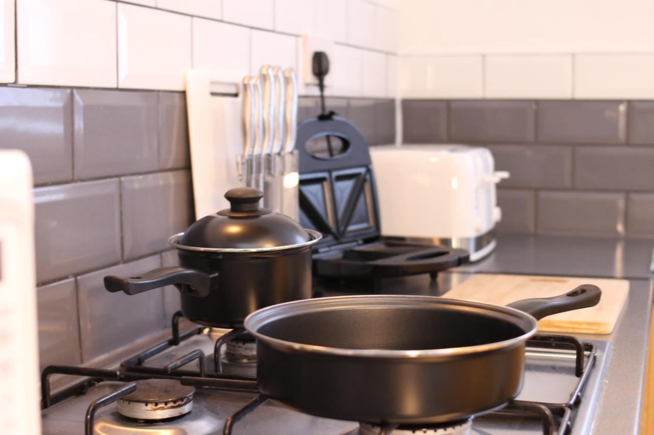 Three Bedroom Townhouse - Free Local Parking - By Property Promise 카디프 외부 사진