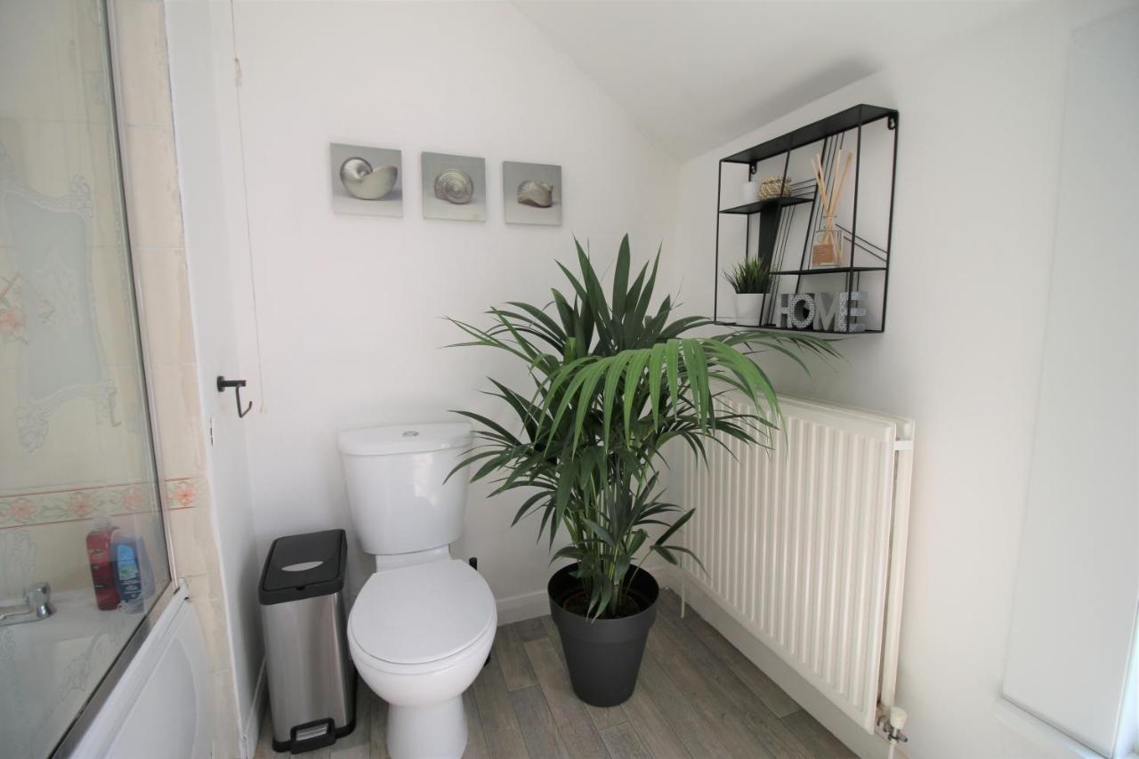 Three Bedroom Townhouse - Free Local Parking - By Property Promise 카디프 외부 사진