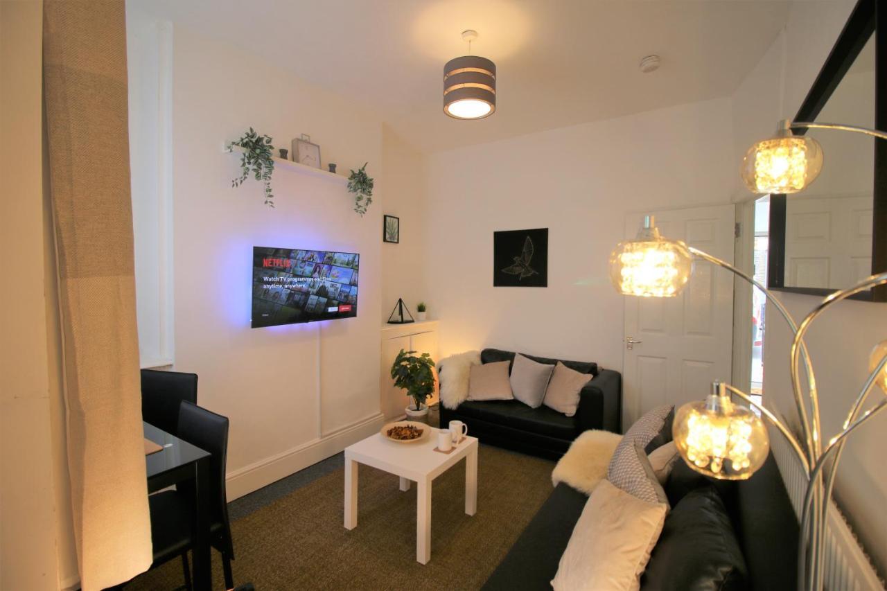 Three Bedroom Townhouse - Free Local Parking - By Property Promise 카디프 외부 사진