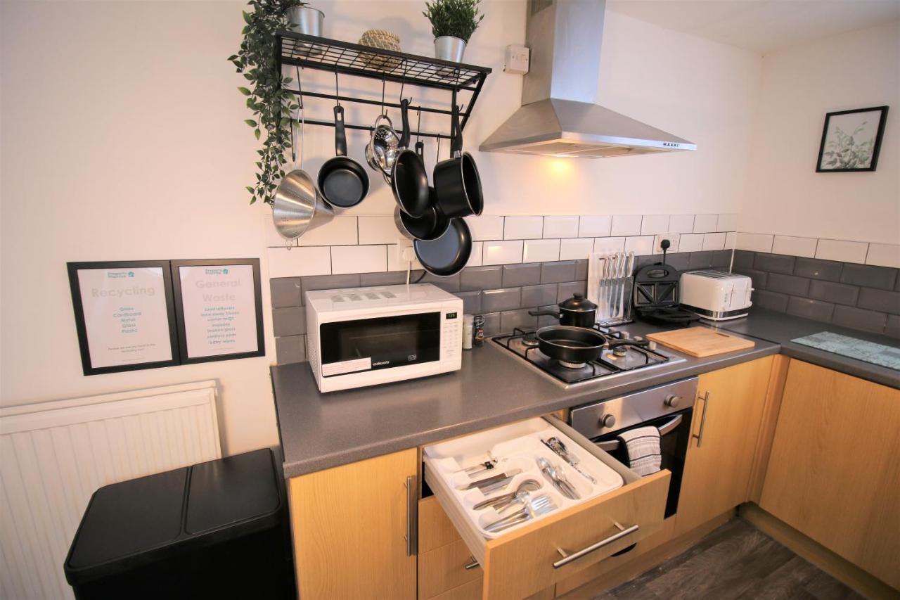 Three Bedroom Townhouse - Free Local Parking - By Property Promise 카디프 외부 사진